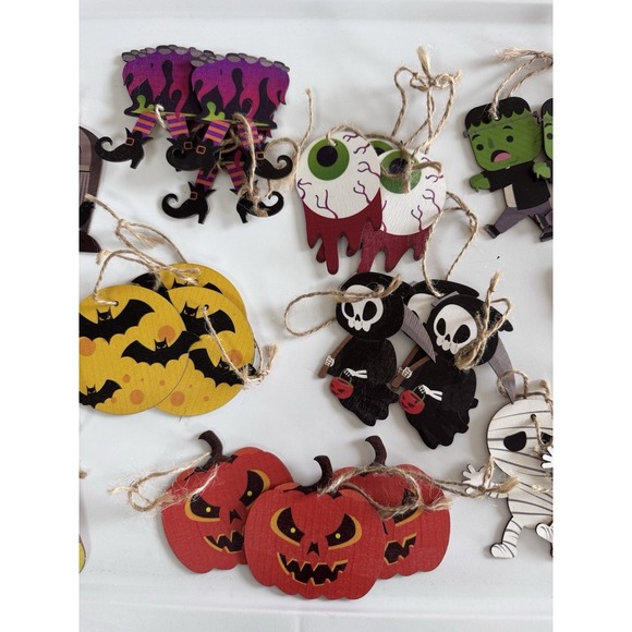 30Pcs Halloween Wooden Hanging Ornaments, Tree Decorations With 30 pcs New - Picture 3 of 4